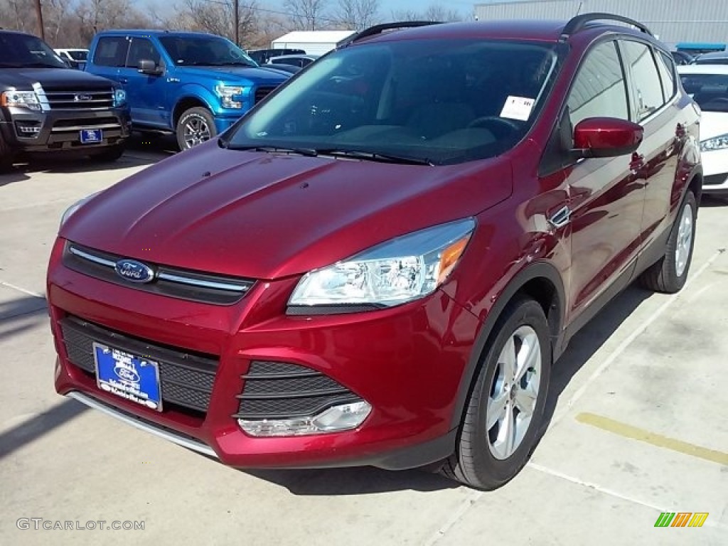 2016 Escape SE - Ruby Red Metallic / Charcoal Black photo #4