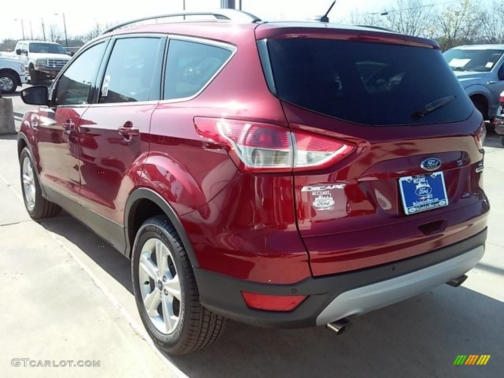 2016 Escape SE - Ruby Red Metallic / Charcoal Black photo #5