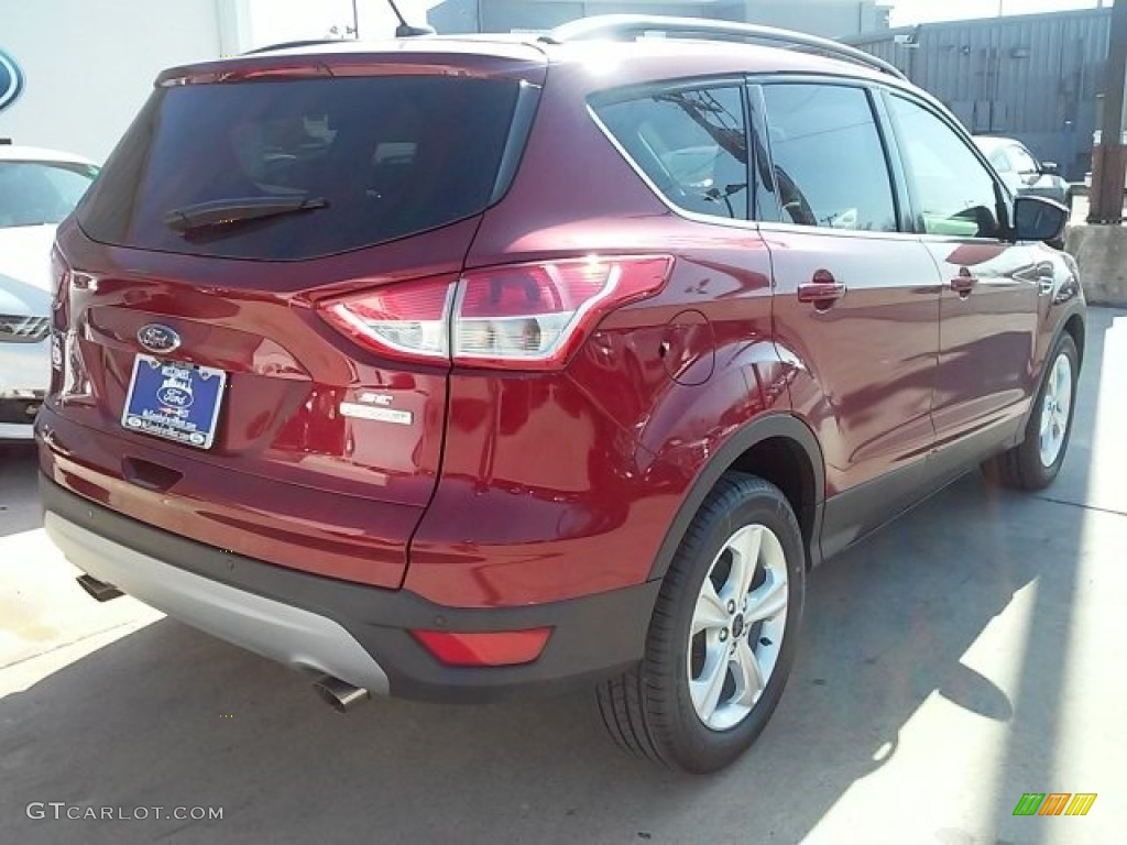 2016 Escape SE - Ruby Red Metallic / Charcoal Black photo #6