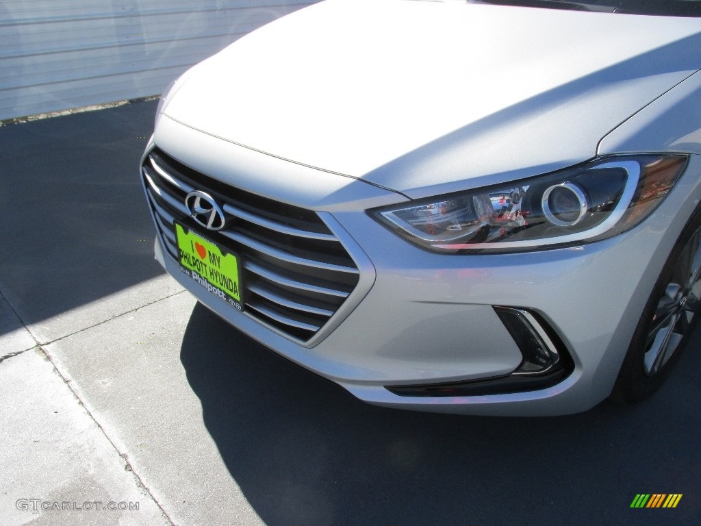 2017 Elantra SE - Silver / Gray photo #10