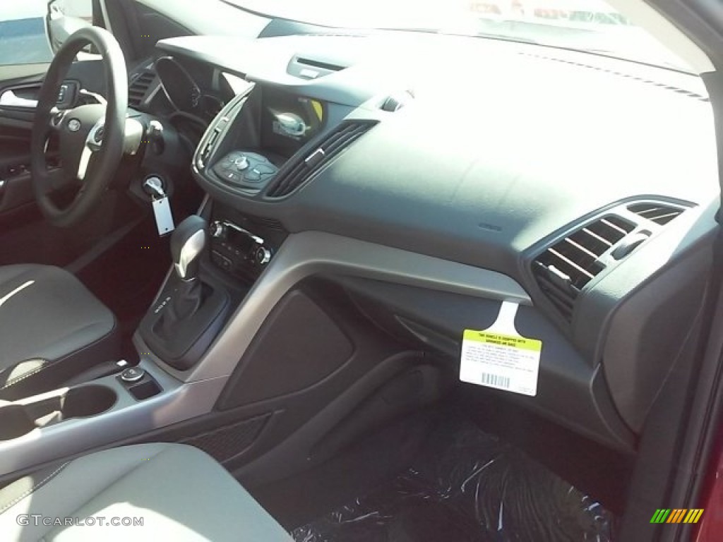 2016 Escape SE - Ruby Red Metallic / Charcoal Black photo #15