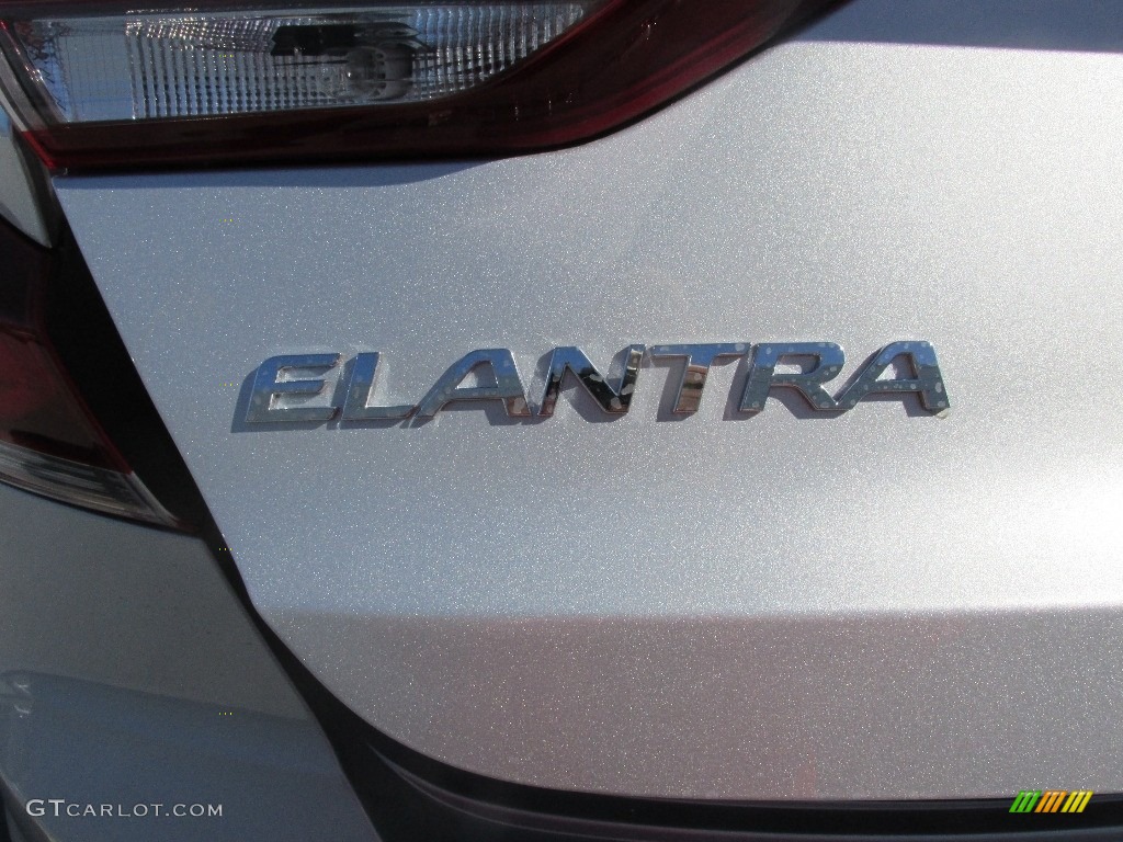 2017 Elantra SE - Silver / Gray photo #13