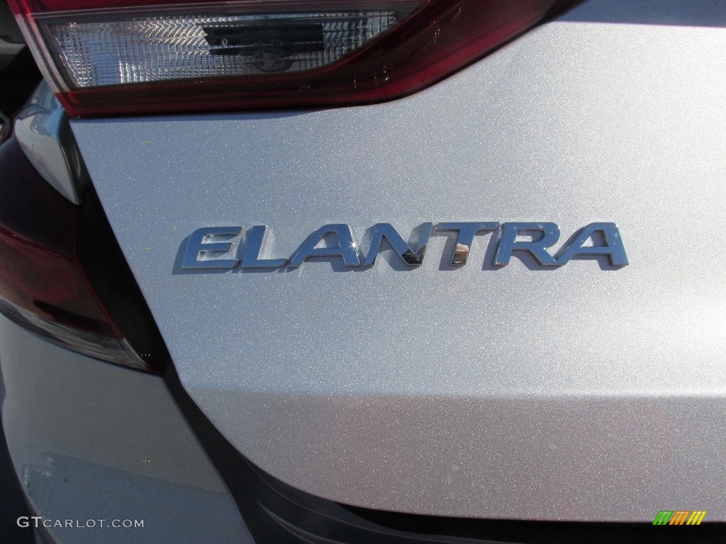 2017 Elantra SE - Silver / Black photo #13