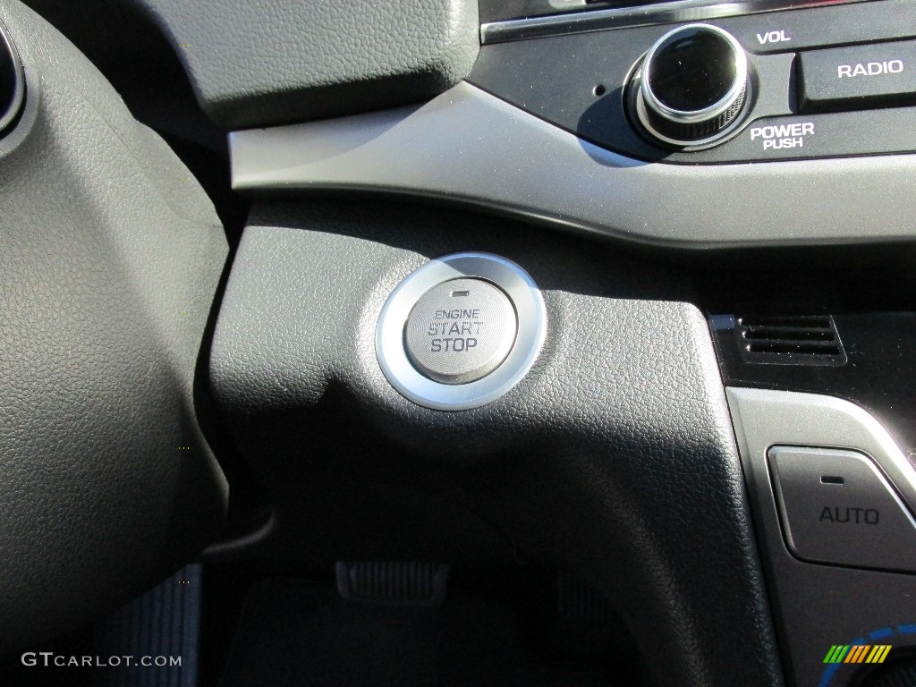 2017 Elantra SE - Silver / Black photo #29