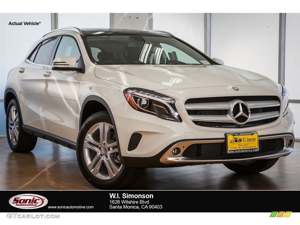 2016 GLA 250 - Cirrus White / Black photo #1