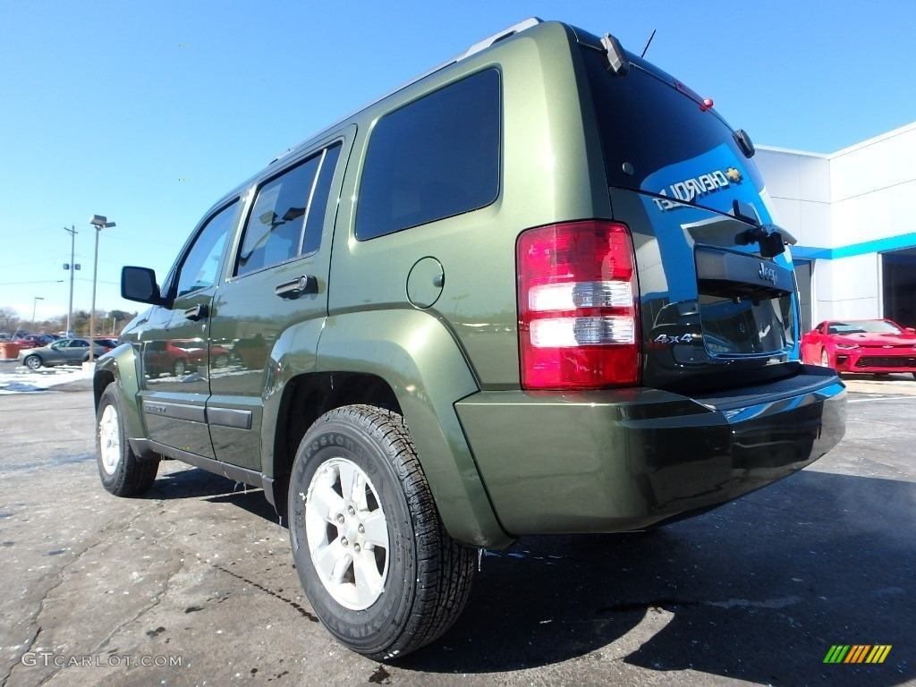2009 Liberty Sport 4x4 - Jeep Green Metallic / Pastel Pebble Beige Mckinley Leather photo #5