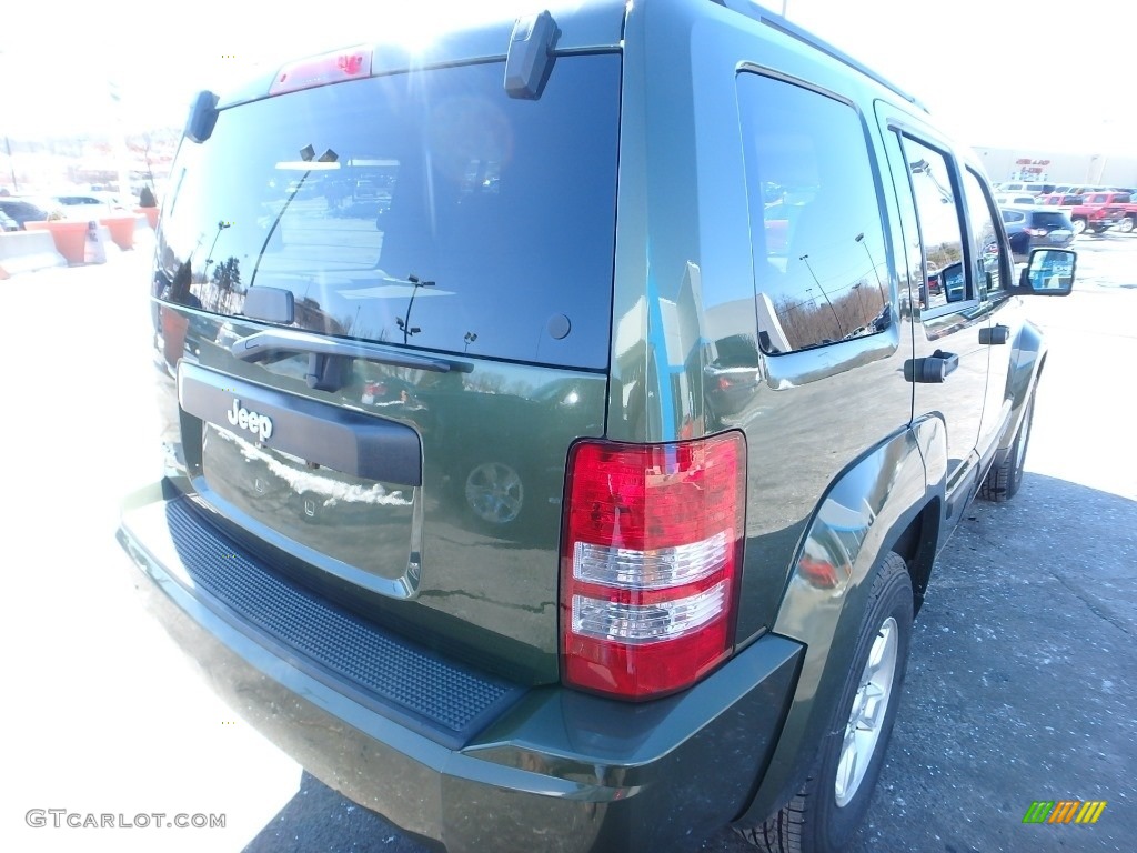 2009 Liberty Sport 4x4 - Jeep Green Metallic / Pastel Pebble Beige Mckinley Leather photo #7