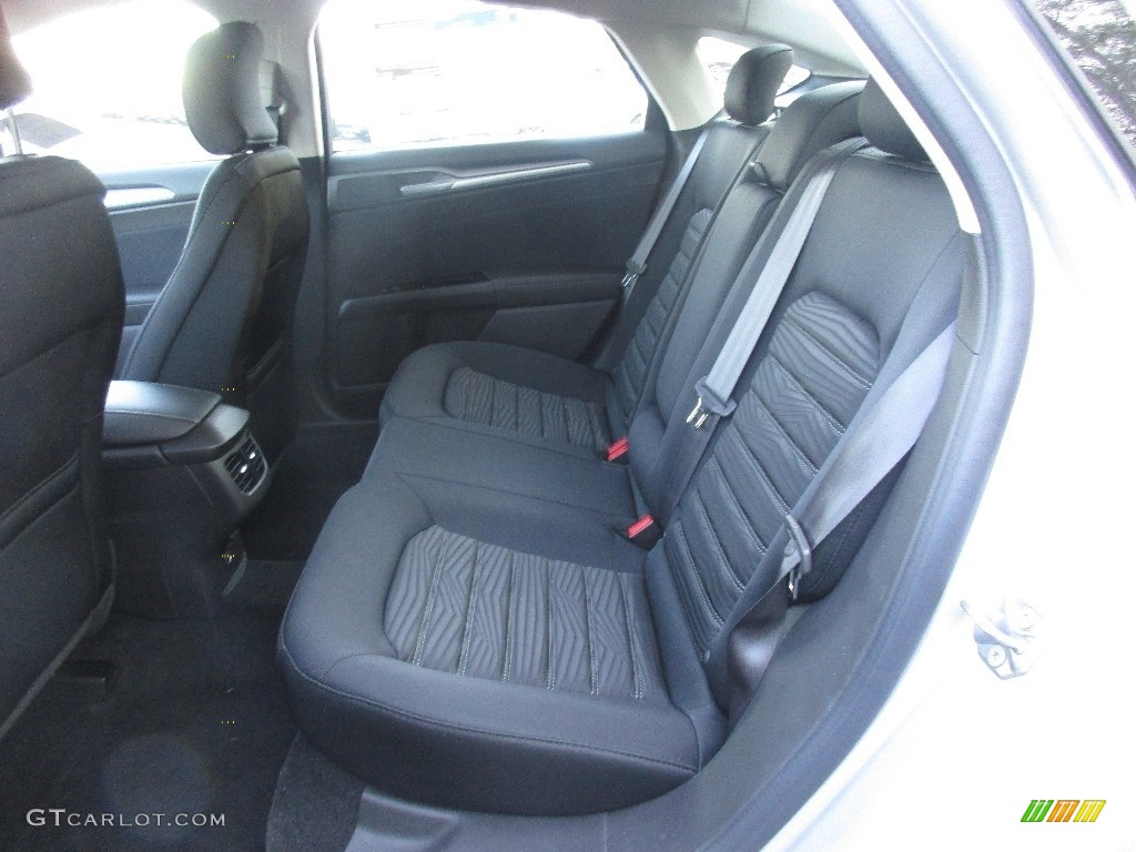 2016 Fusion SE - Ingot Silver Metallic / Charcoal Black photo #16