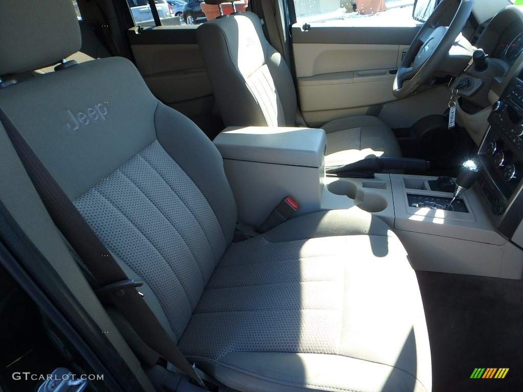 2009 Liberty Sport 4x4 - Jeep Green Metallic / Pastel Pebble Beige Mckinley Leather photo #14