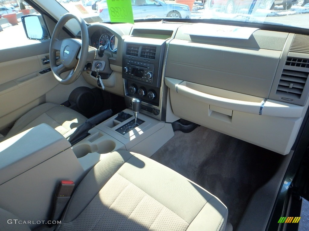 2009 Liberty Sport 4x4 - Jeep Green Metallic / Pastel Pebble Beige Mckinley Leather photo #15