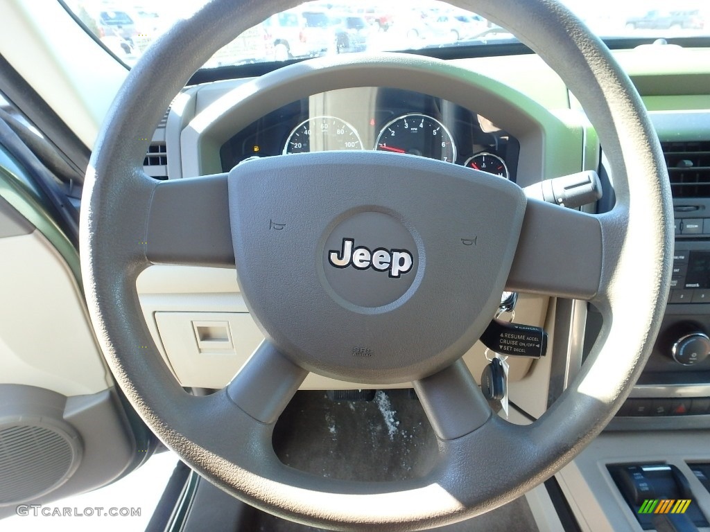 2009 Liberty Sport 4x4 - Jeep Green Metallic / Pastel Pebble Beige Mckinley Leather photo #26