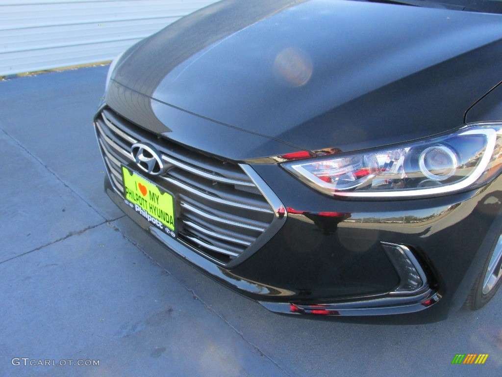 2017 Elantra SE - Black / Black photo #10