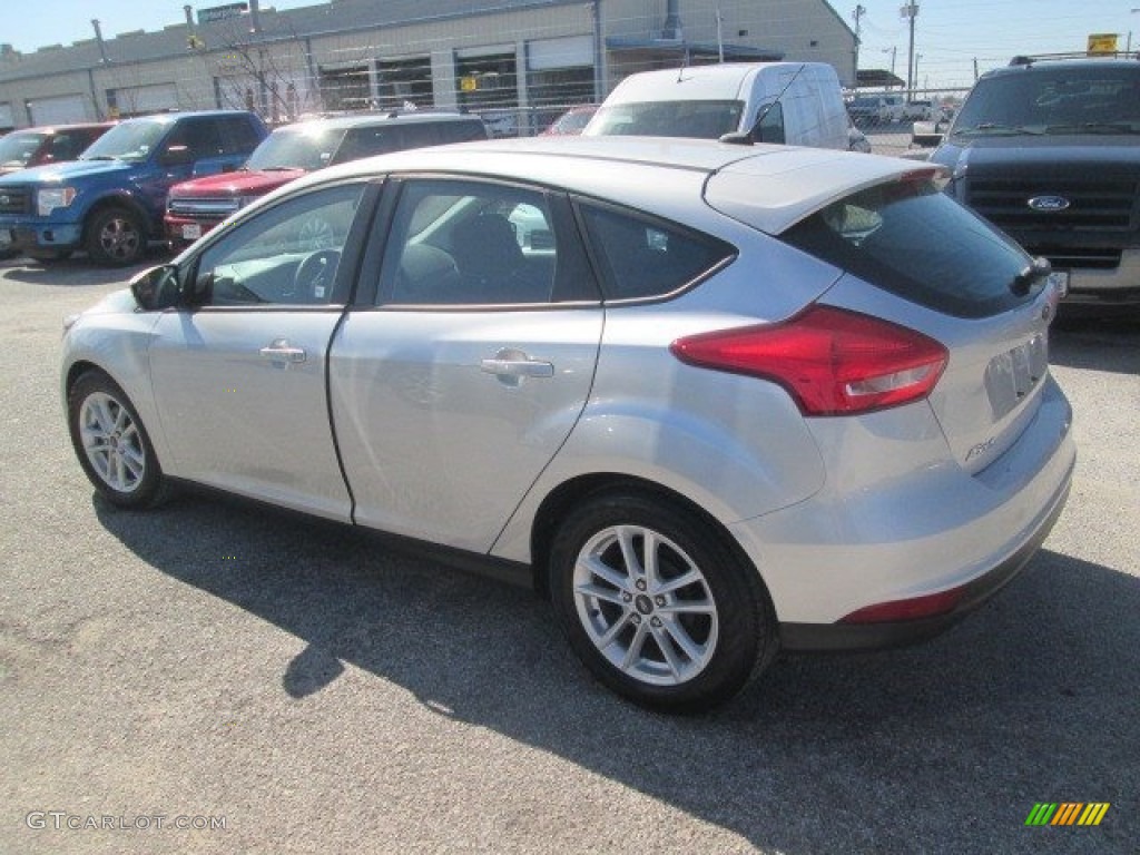 2015 Focus SE Hatchback - Ingot Silver Metallic / Charcoal Black photo #13