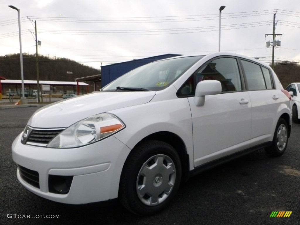 Fresh Powder White 2008 Nissan Versa 1.8 S Hatchback Exterior Photo #110945374