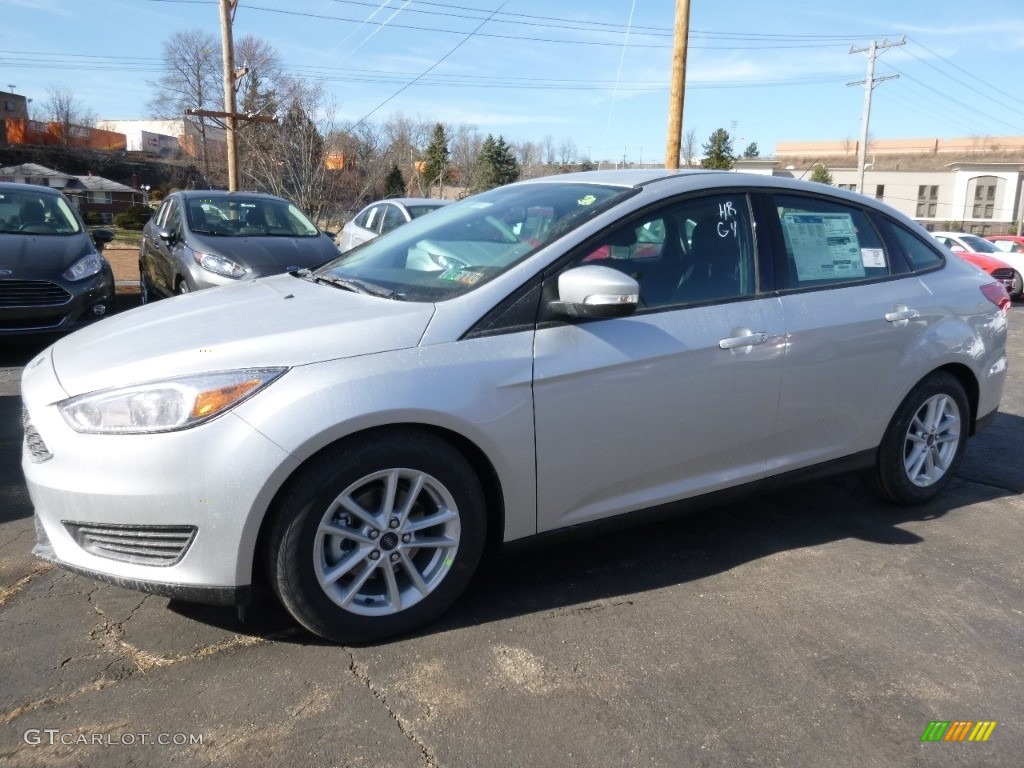 2016 Focus SE Sedan - Ingot Silver / Charcoal Black photo #4