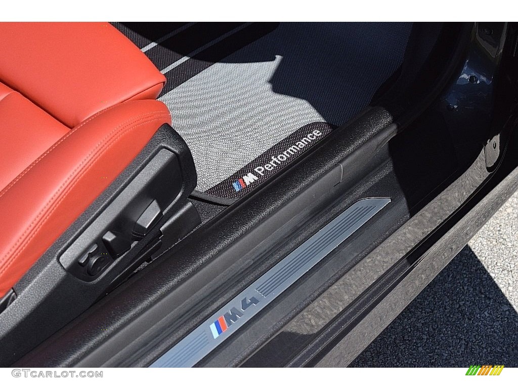 2015 BMW M4 Convertible Marks and Logos Photos