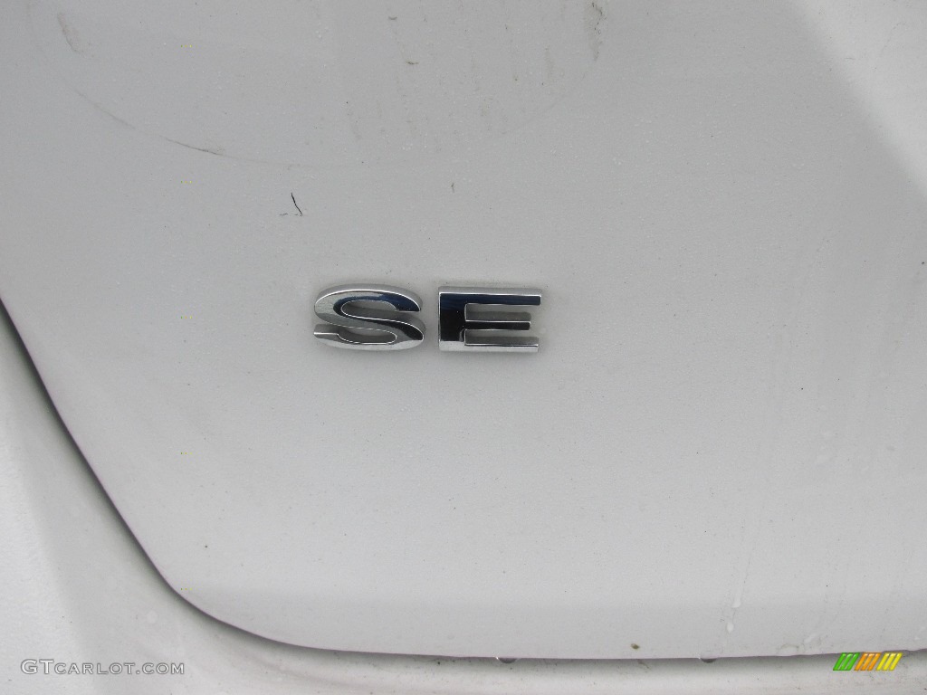 2015 Fiesta SE Sedan - Oxford White / Charcoal Black photo #14
