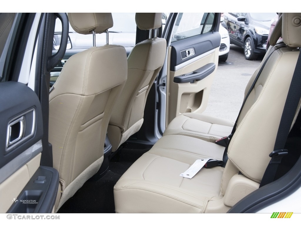 2016 Explorer XLT - Oxford White / Medium Light Camel photo #9