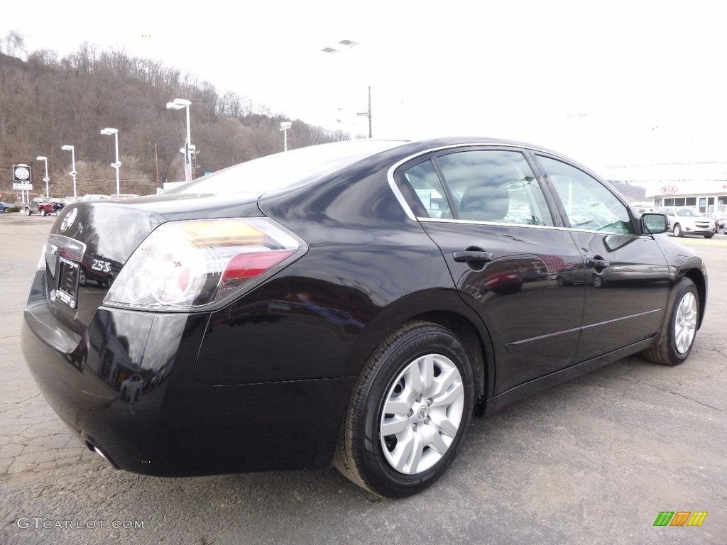 2011 Altima 2.5 S - Super Black / Charcoal photo #3
