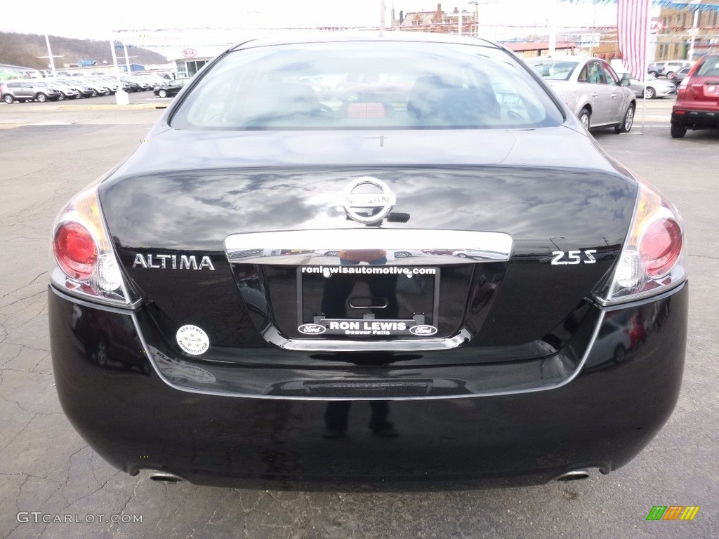 2011 Altima 2.5 S - Super Black / Charcoal photo #4