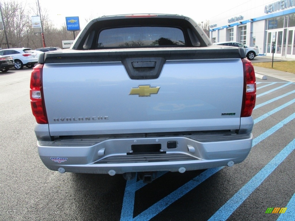 2011 Avalanche LS 4x4 - Sheer Silver Metallic / Ebony photo #5