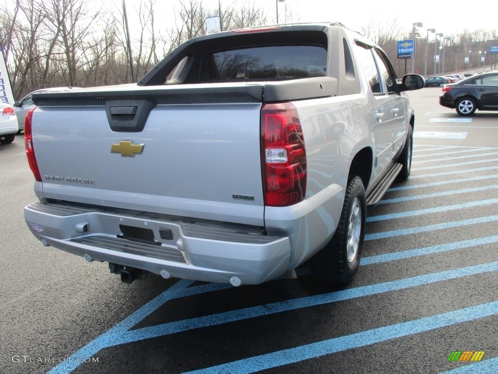 2011 Avalanche LS 4x4 - Sheer Silver Metallic / Ebony photo #6