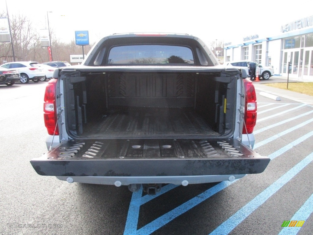 2011 Avalanche LS 4x4 - Sheer Silver Metallic / Ebony photo #10