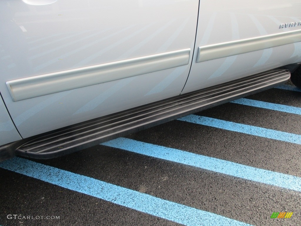 2011 Avalanche LS 4x4 - Sheer Silver Metallic / Ebony photo #14