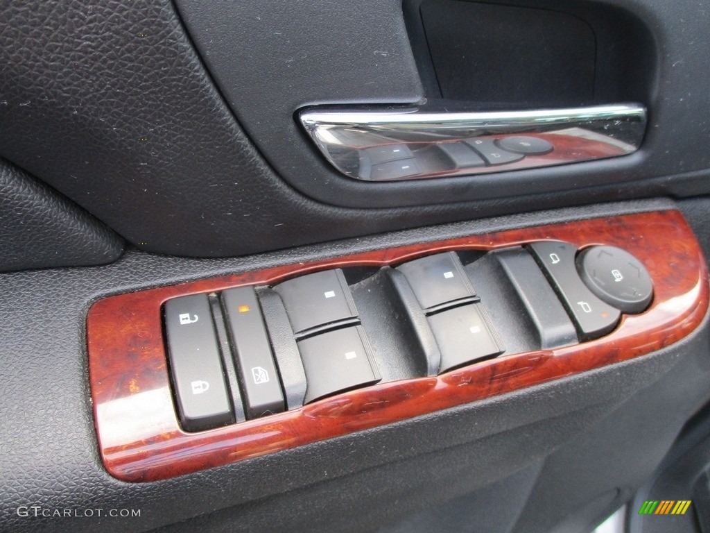 2011 Avalanche LS 4x4 - Sheer Silver Metallic / Ebony photo #22