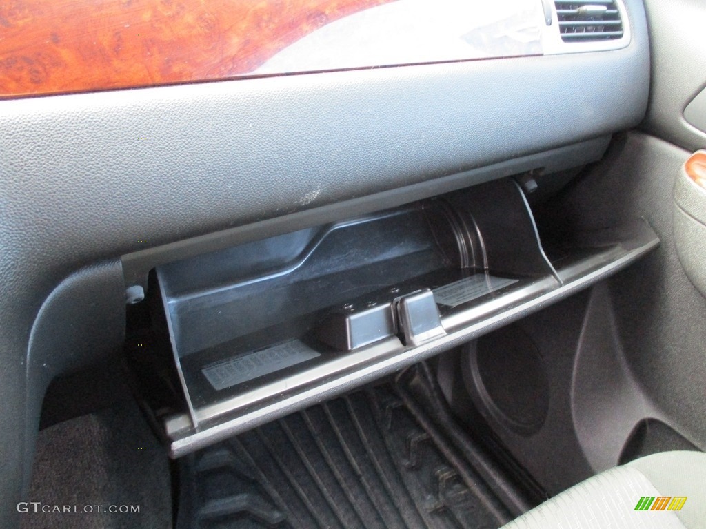 2011 Avalanche LS 4x4 - Sheer Silver Metallic / Ebony photo #34