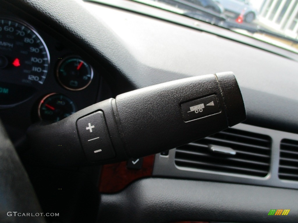 2011 Avalanche LS 4x4 - Sheer Silver Metallic / Ebony photo #38