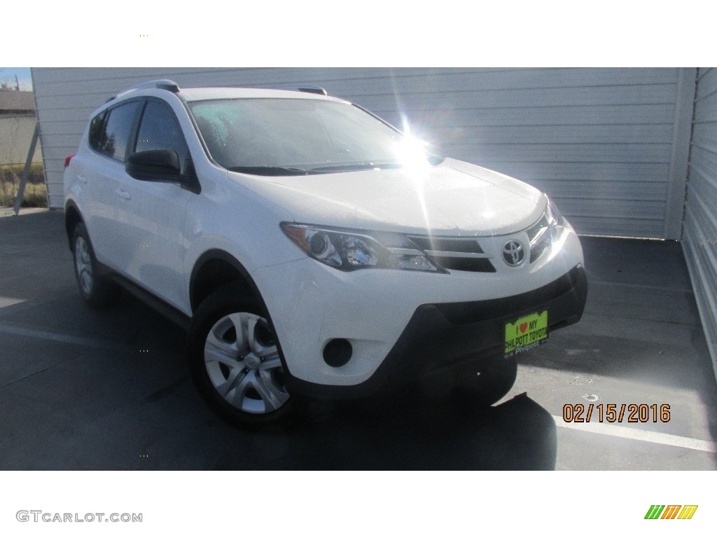 2015 RAV4 LE - Super White / Black photo #2