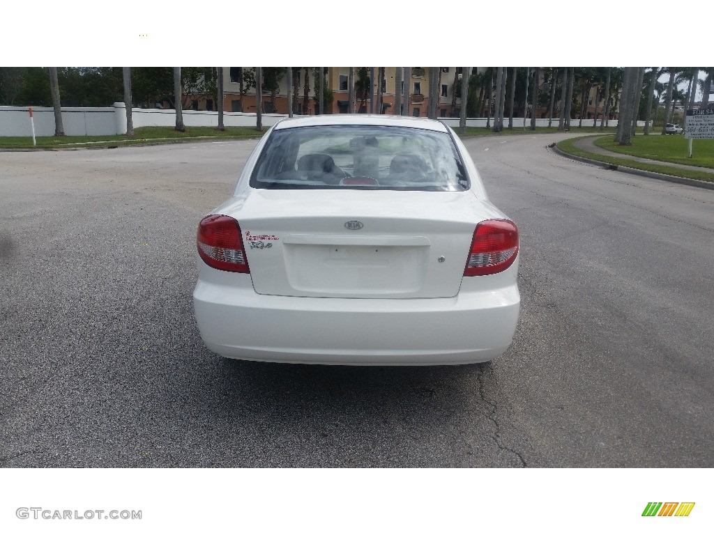 2004 Rio Sedan - Polar White / Gray photo #4