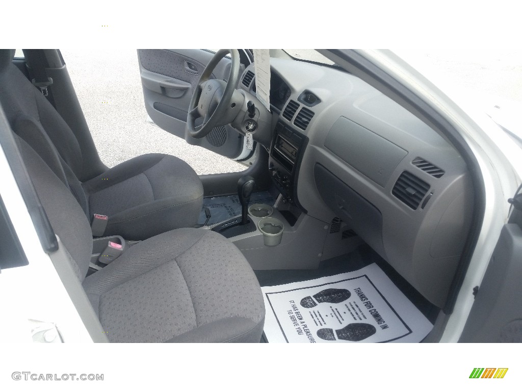 2004 Rio Sedan - Polar White / Gray photo #18