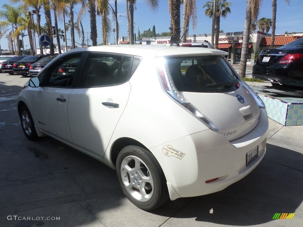 2013 LEAF SV - Glacier White / Black photo #4