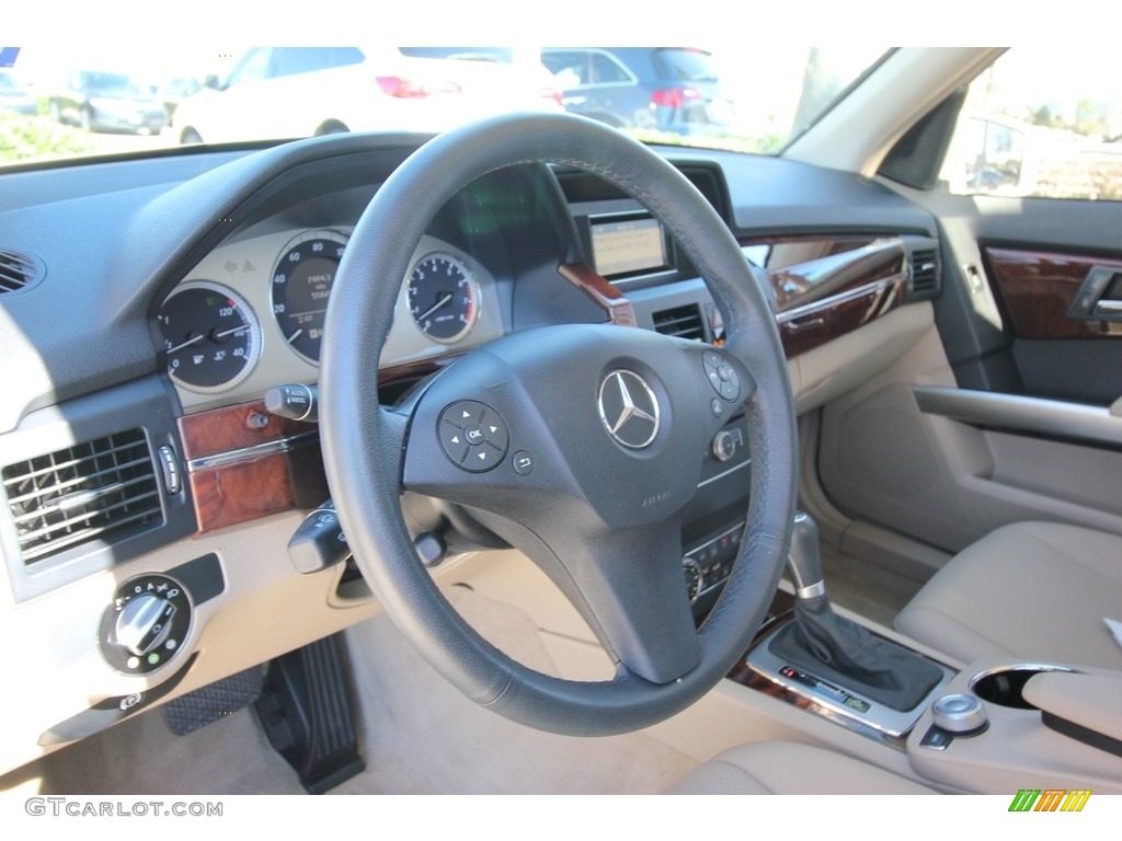 2010 GLK 350 - Arctic White / Almond/Black photo #29