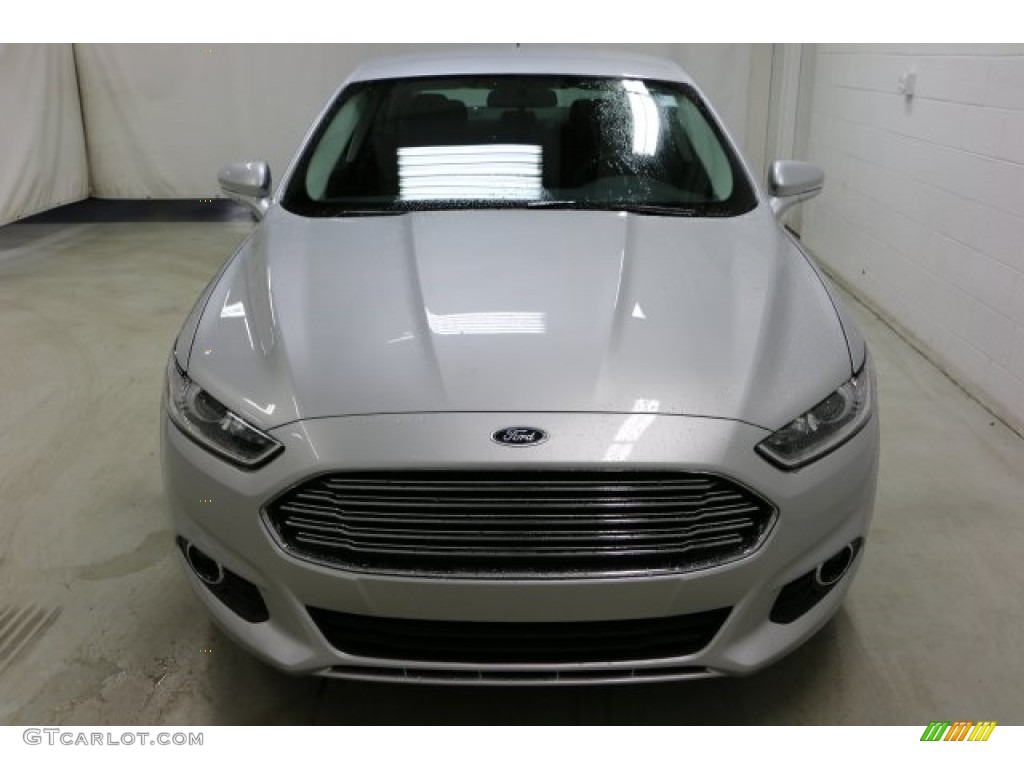 2016 Fusion SE - Ingot Silver Metallic / Charcoal Black photo #2