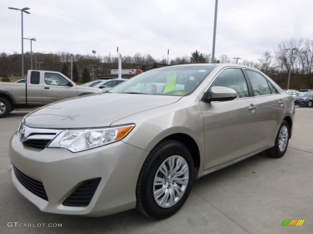 2014 Toyota Camry LE Exterior Photos