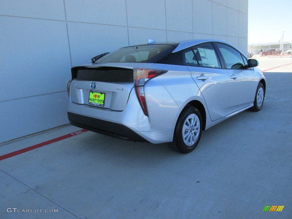 2016 Prius Two - Classic Silver Metallic / Moonstone photo #4