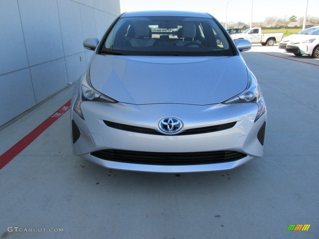 2016 Prius Two - Classic Silver Metallic / Moonstone photo #8