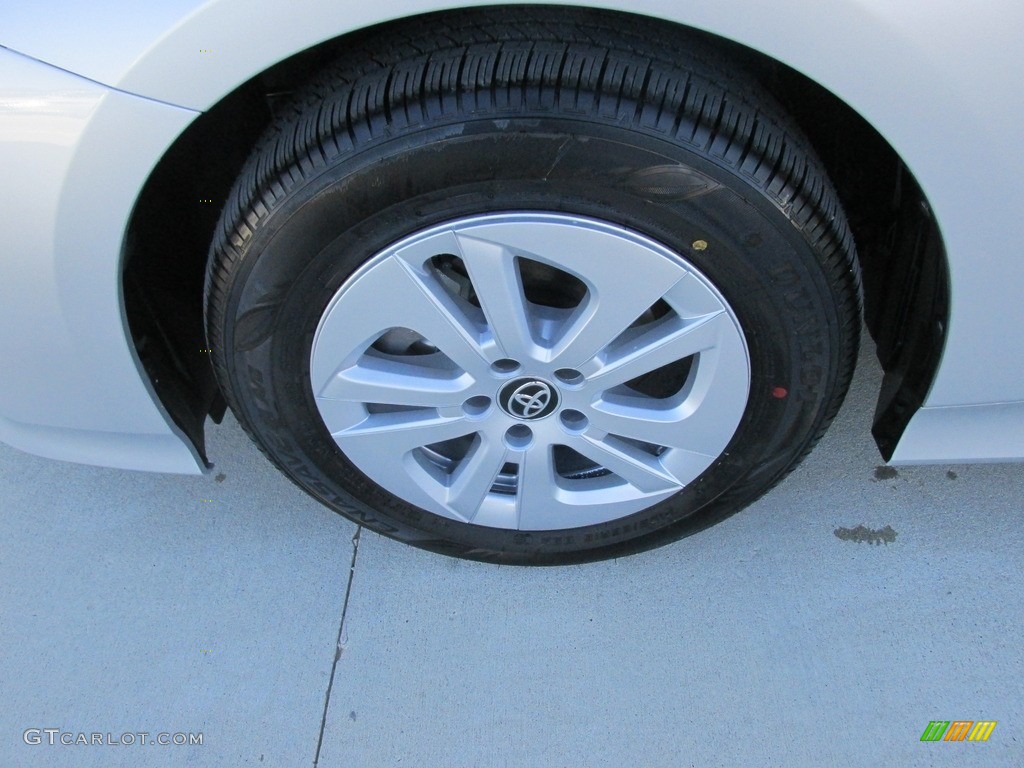 2016 Prius Two - Classic Silver Metallic / Moonstone photo #11