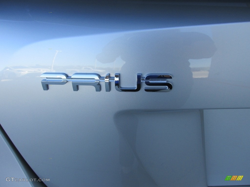 2016 Prius Two - Classic Silver Metallic / Moonstone photo #14
