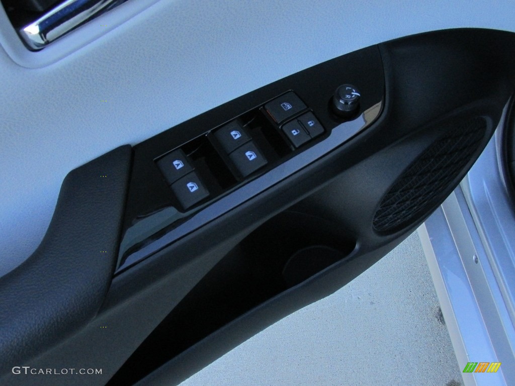 2016 Prius Two - Classic Silver Metallic / Moonstone photo #21