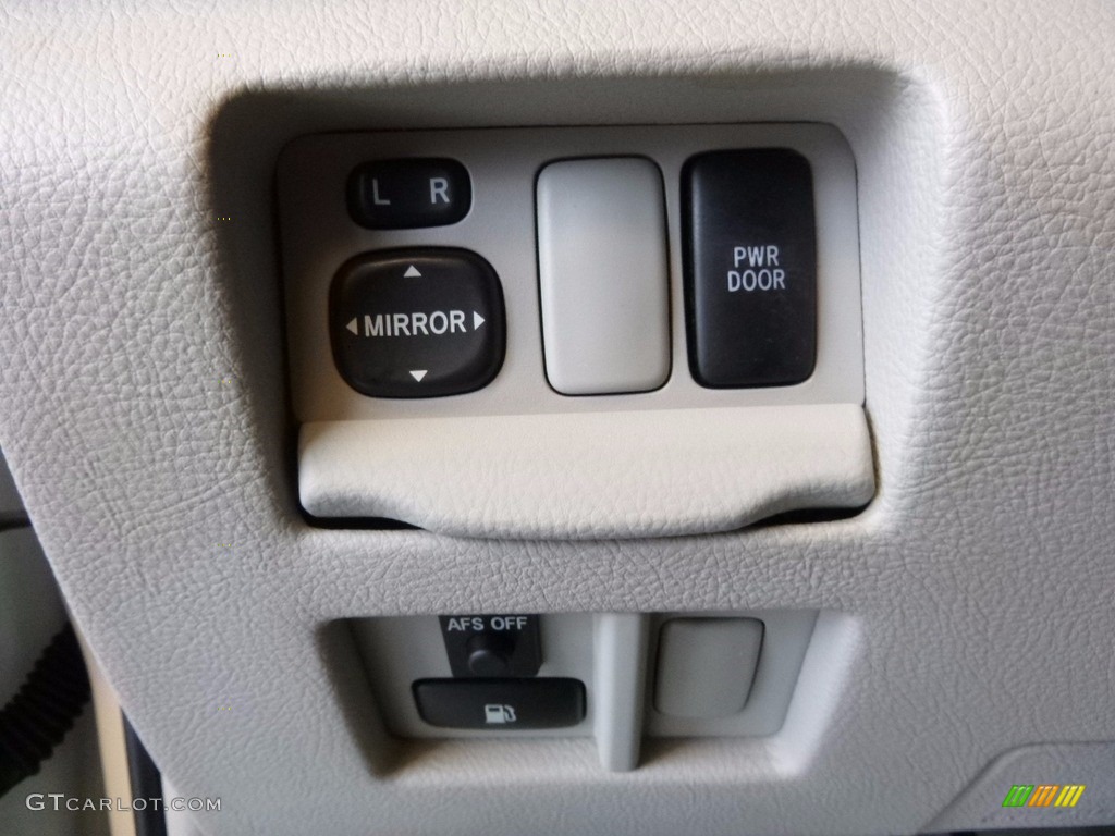 2006 RX 330 AWD - Crystal White Pearl / Light Gray photo #18