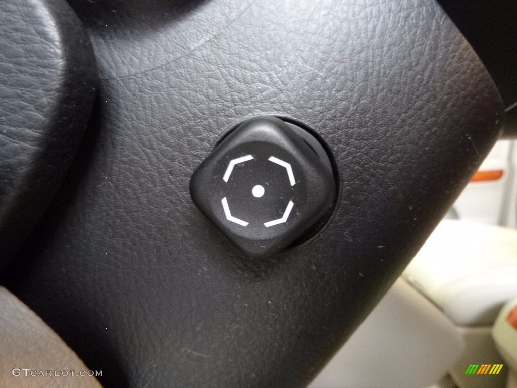2006 RX 330 AWD - Crystal White Pearl / Light Gray photo #19