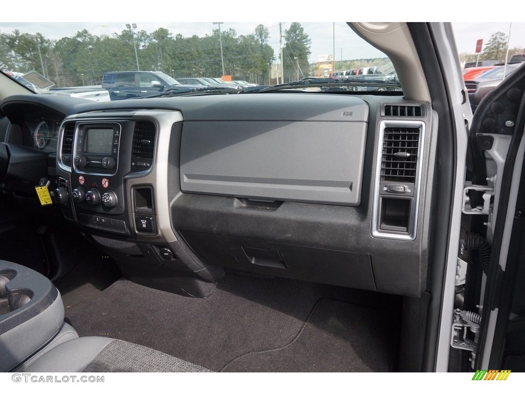 2015 1500 Big Horn Quad Cab - Bright Silver Metallic / Black/Diesel Gray photo #20