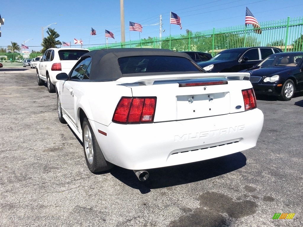 2001 Mustang V6 Convertible - Oxford White / Dark Charcoal photo #25