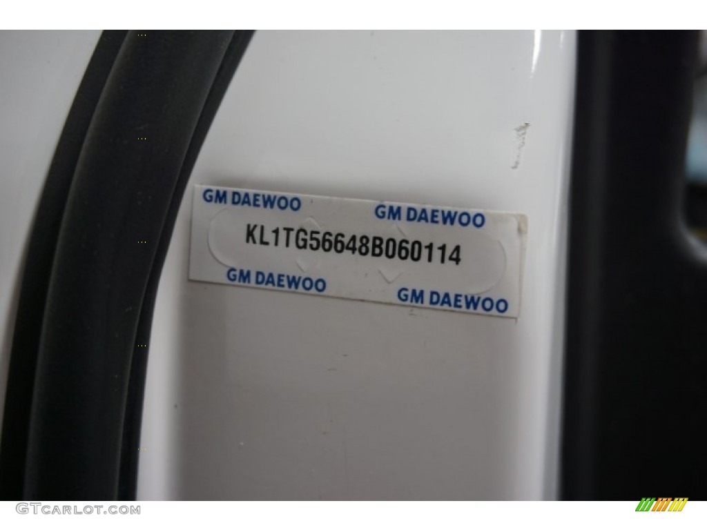 2008 Aveo LT Sedan - Summit White / Charcoal photo #14