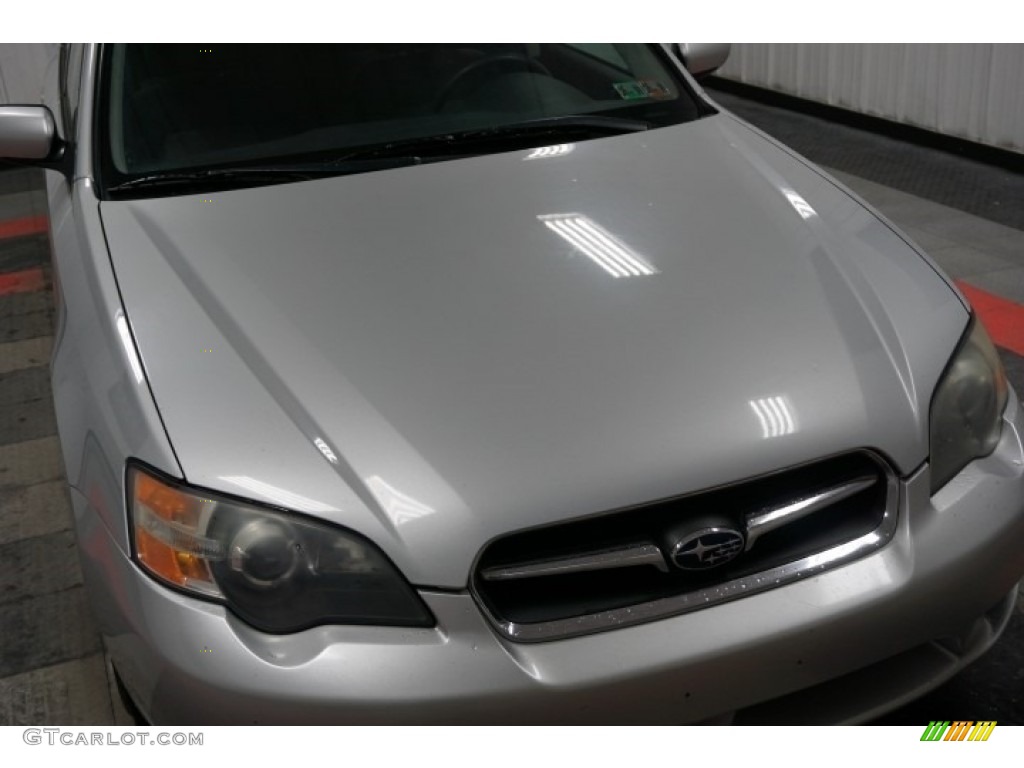 2005 Legacy 2.5i Sedan - Brilliant Silver Metallic / Charcoal Black photo #48