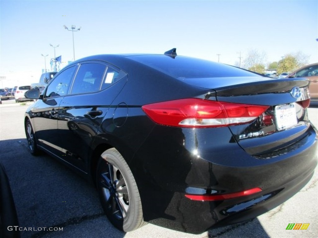2017 Elantra SE - Black / Gray photo #4
